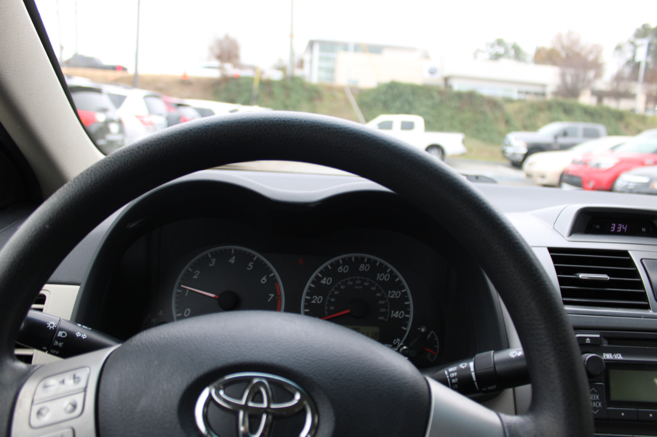 Toyota Corolla LE 4-Speed AT 2012