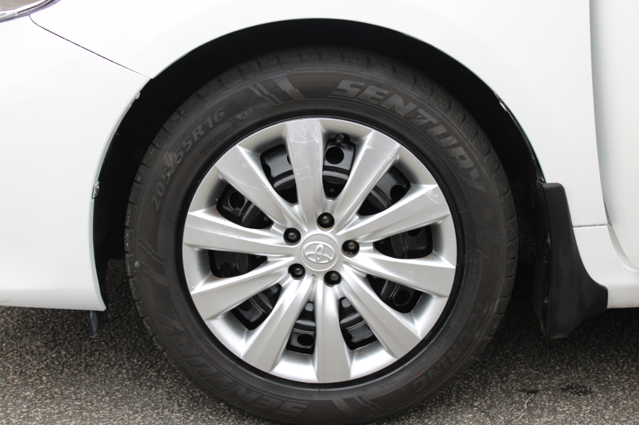 Toyota Corolla LE 4-Speed AT 2012