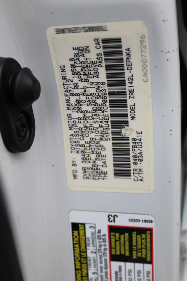 Toyota Corolla LE 4-Speed AT 2012