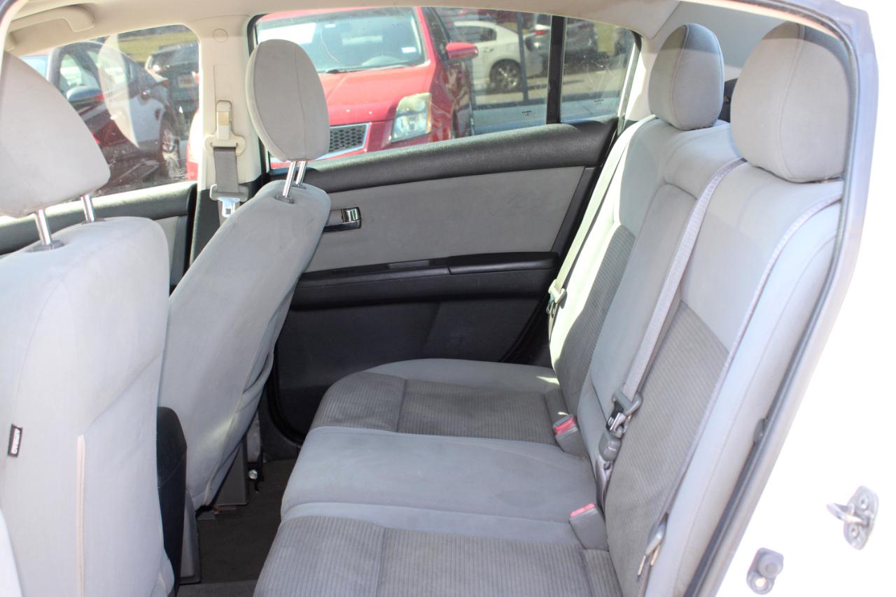 Nissan Sentra photo 14