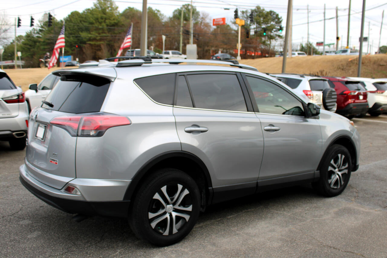 Toyota RAV4 LE FWD 2018