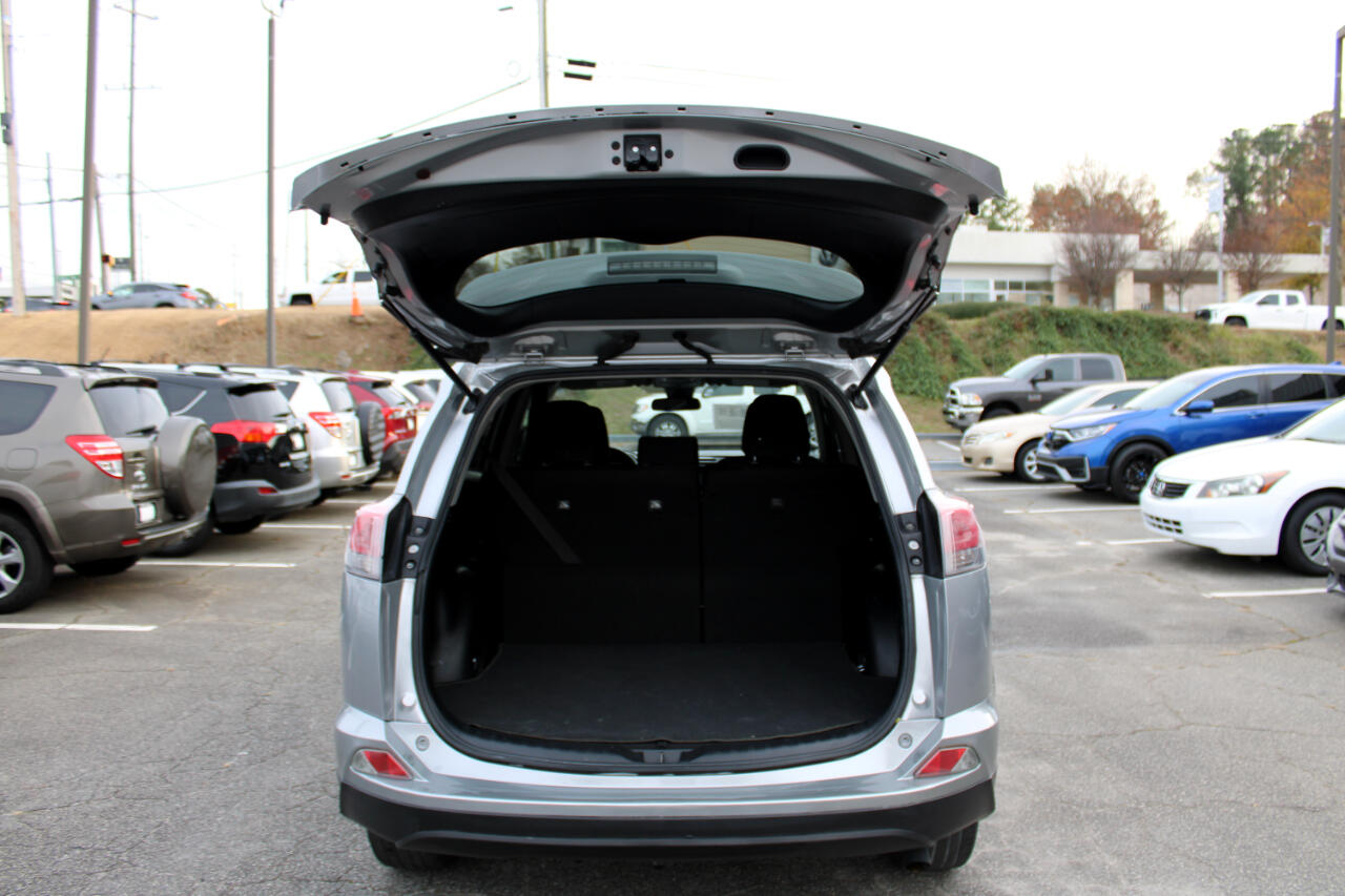 Toyota RAV4 LE FWD 2018