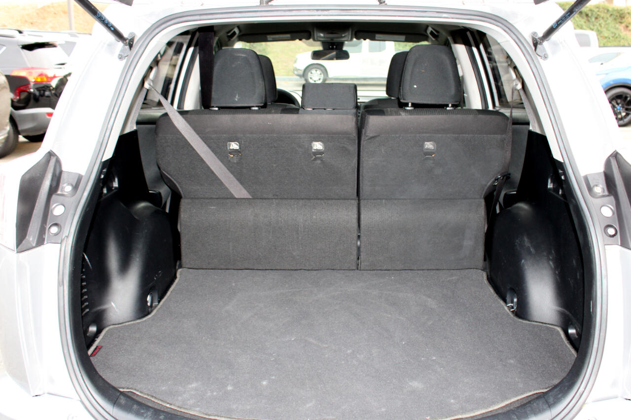 Toyota RAV4 LE FWD 2018