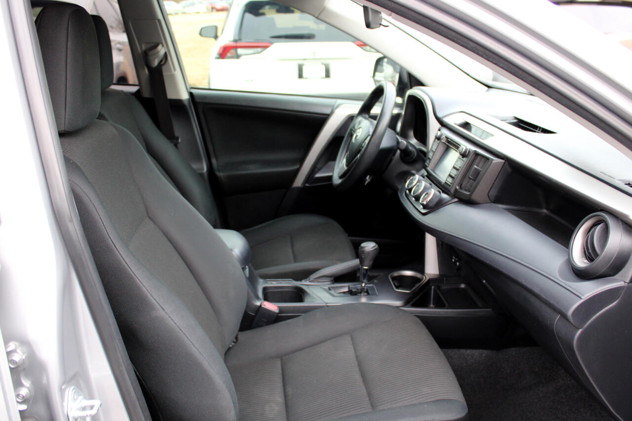 Toyota RAV4 LE FWD 2018