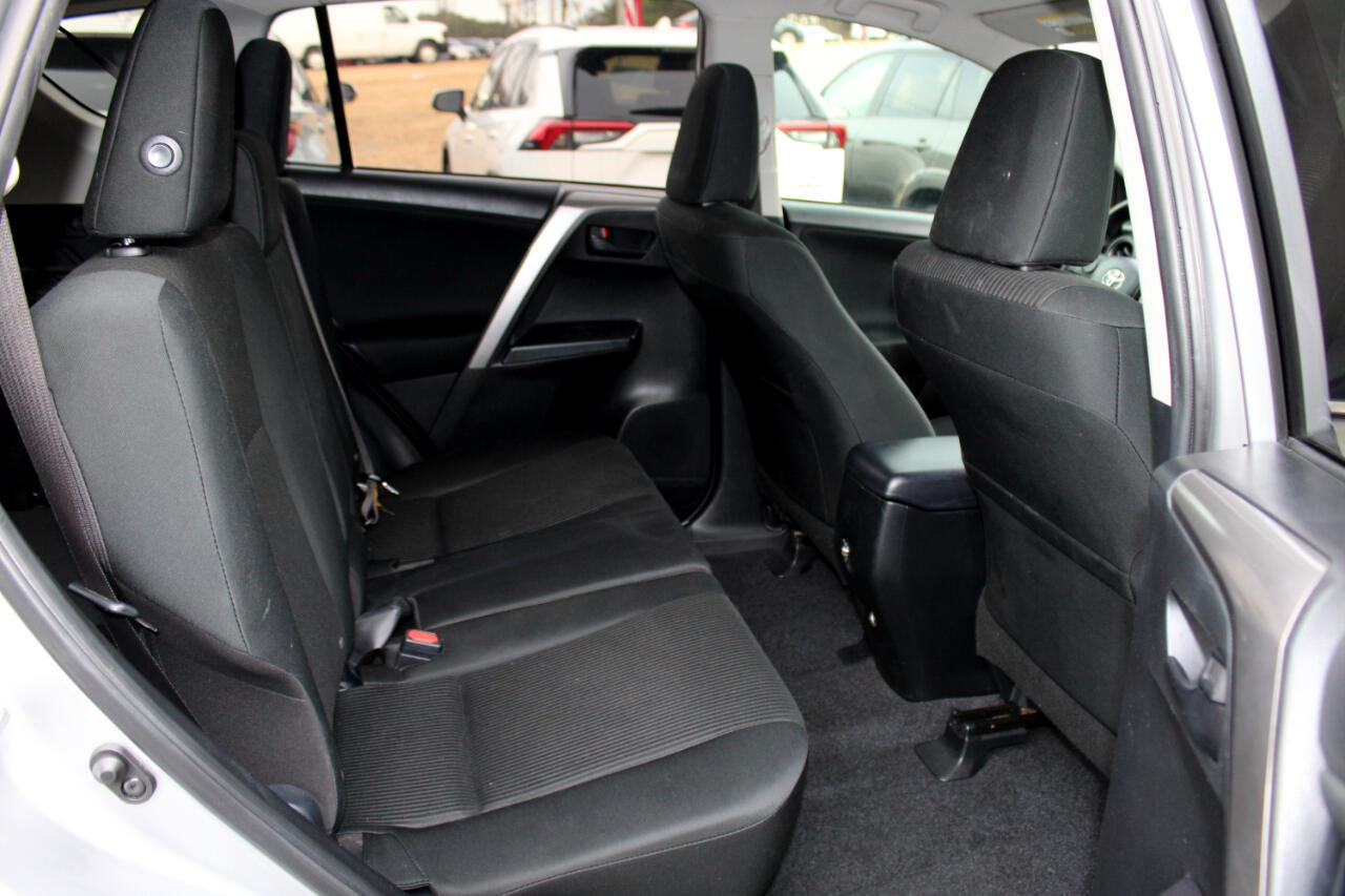 Toyota RAV4 LE FWD 2018