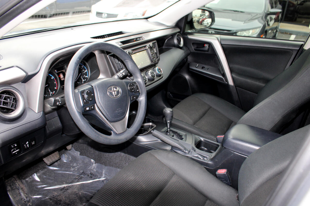 Toyota RAV4 LE FWD 2018