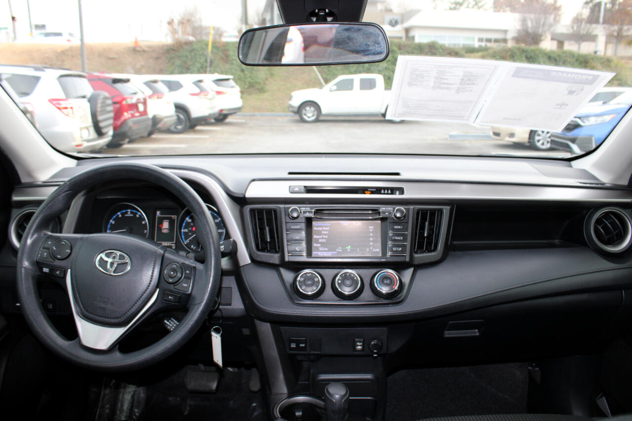 Toyota RAV4 LE FWD 2018