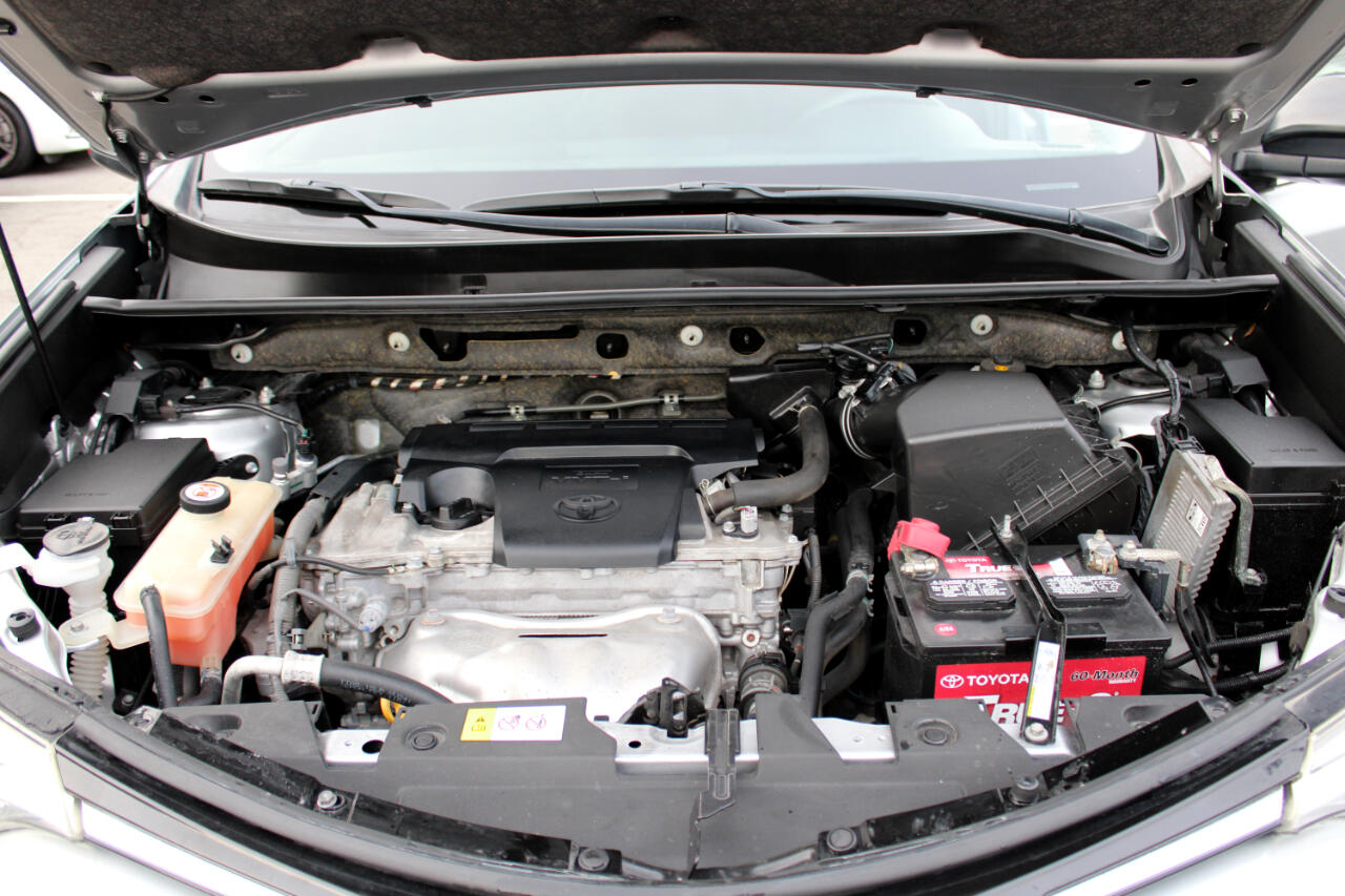 Toyota RAV4 LE FWD 2018