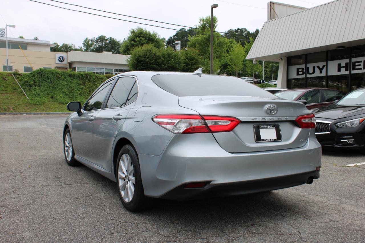 Toyota Camry LE Auto (Natl) 2019