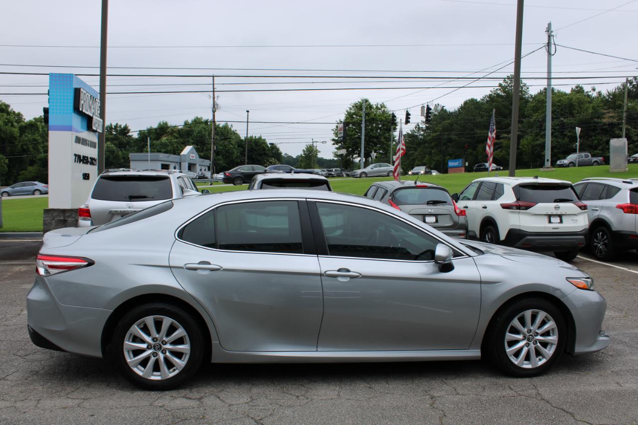 Toyota Camry LE Auto (Natl) 2019