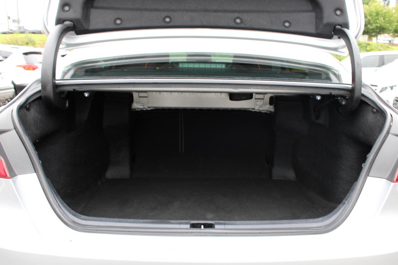 Toyota Camry LE Auto (Natl) 2019