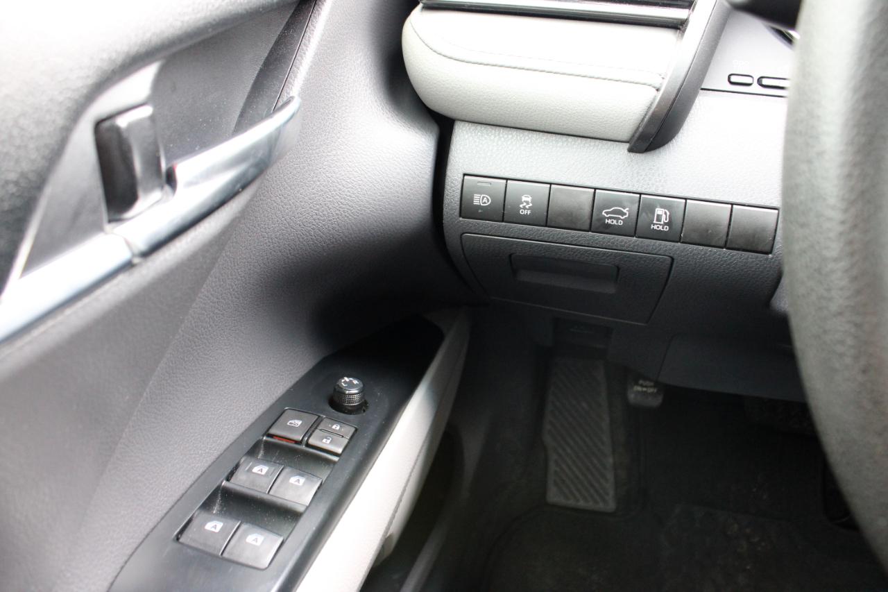 Toyota Camry LE Auto (Natl) 2019
