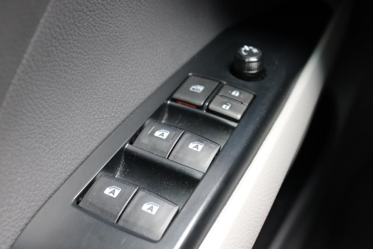 Toyota Camry LE Auto (Natl) 2019