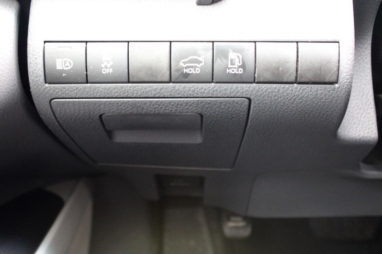 Toyota Camry LE Auto (Natl) 2019