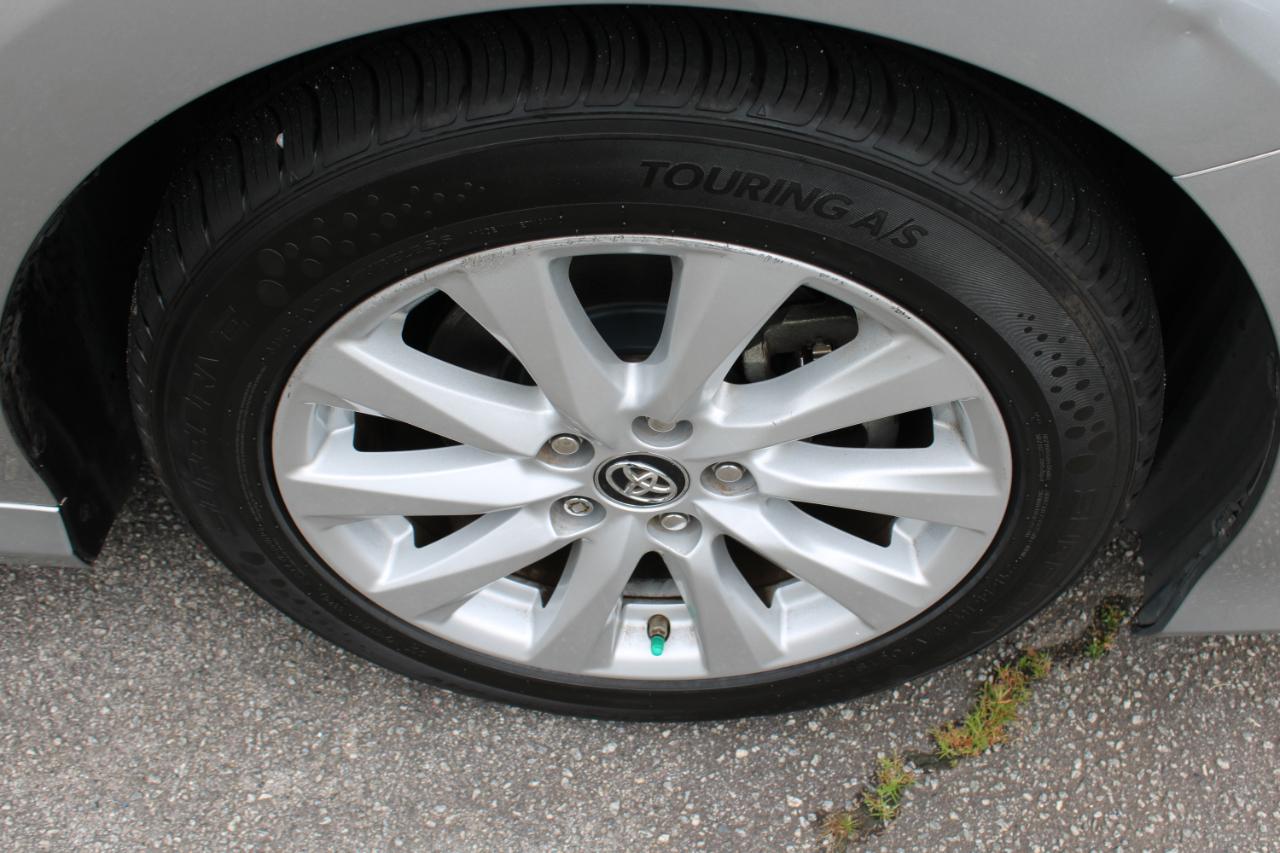 Toyota Camry LE Auto (Natl) 2019