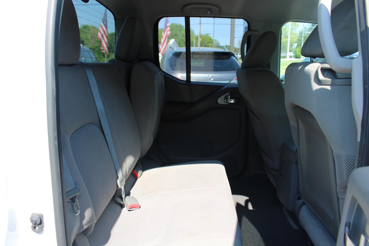 Nissan Frontier 2WD Crew Cab SWB Auto SV 2012