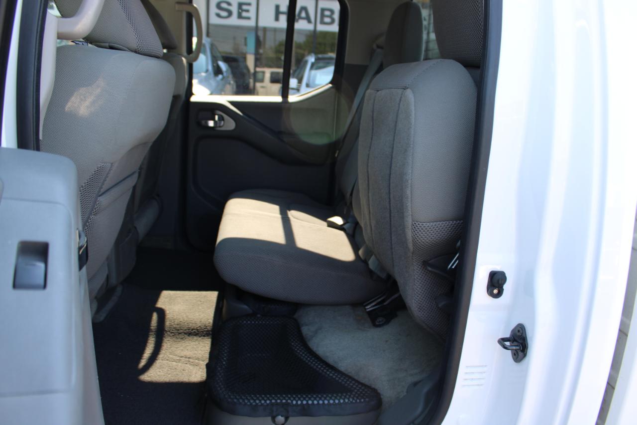 Nissan Frontier 2WD Crew Cab SWB Auto SV 2012