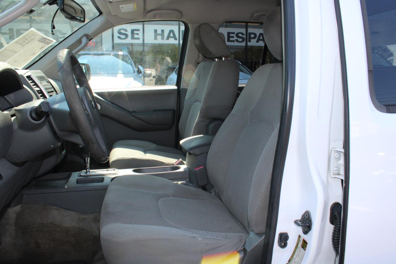 Nissan Frontier 2WD Crew Cab SWB Auto SV 2012