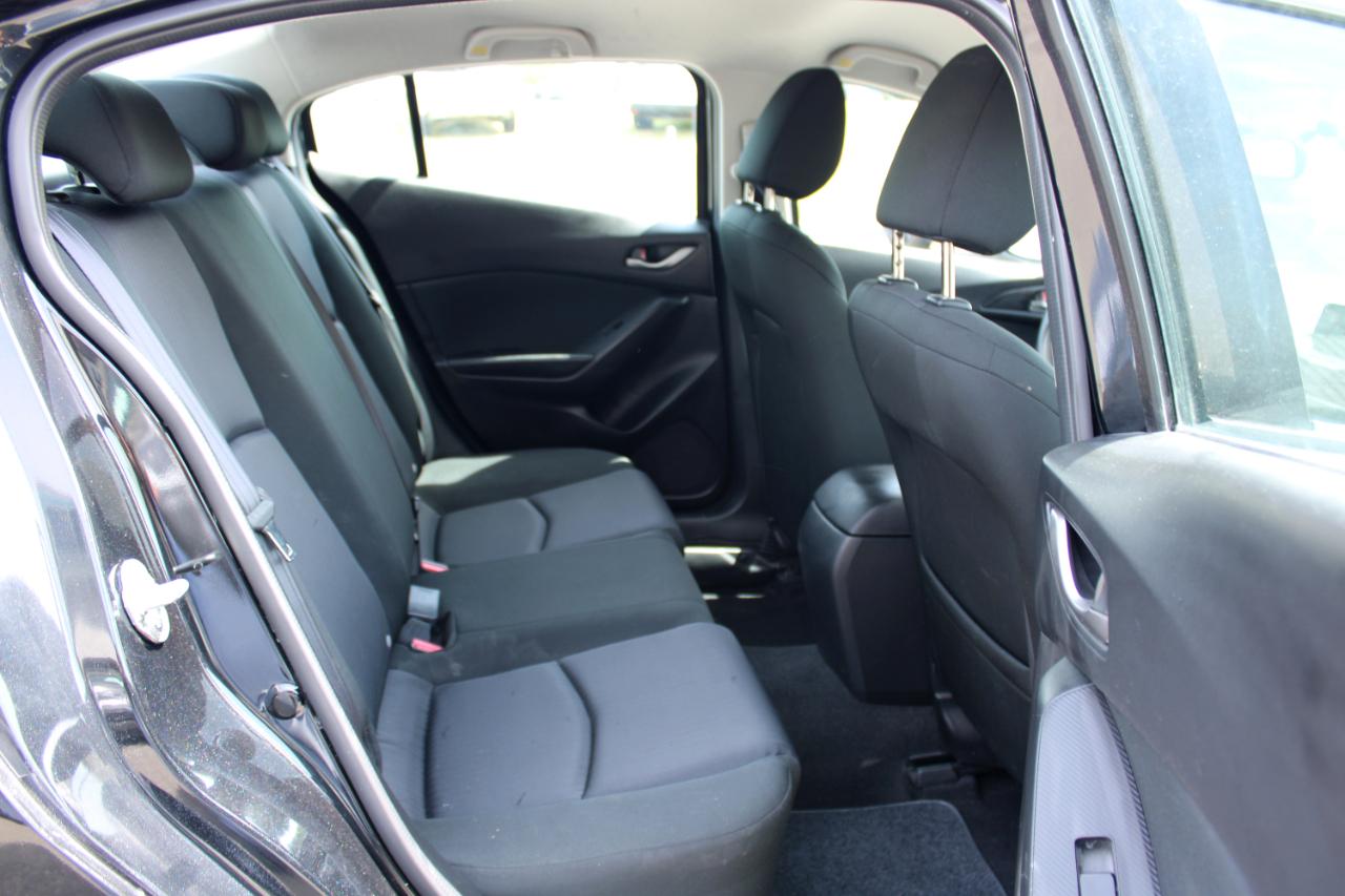 Mazda MAZDA3 4dr Sdn Man i SV 2015