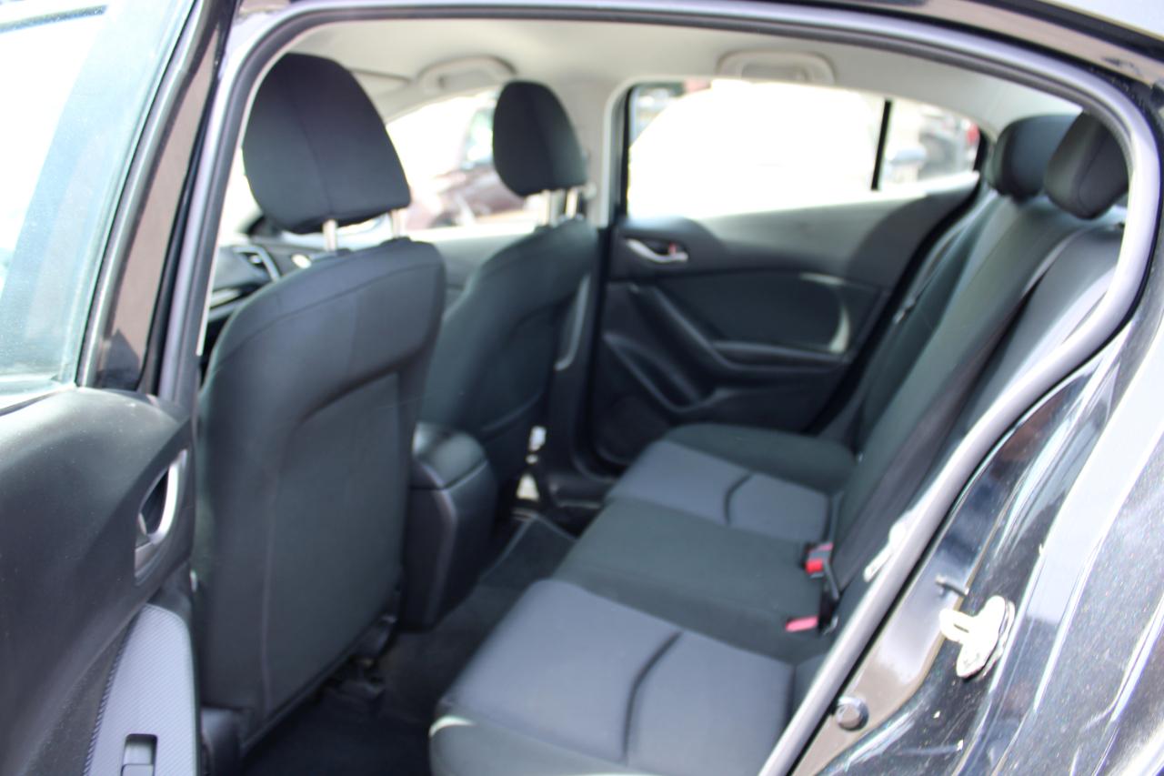Mazda MAZDA3 4dr Sdn Man i SV 2015