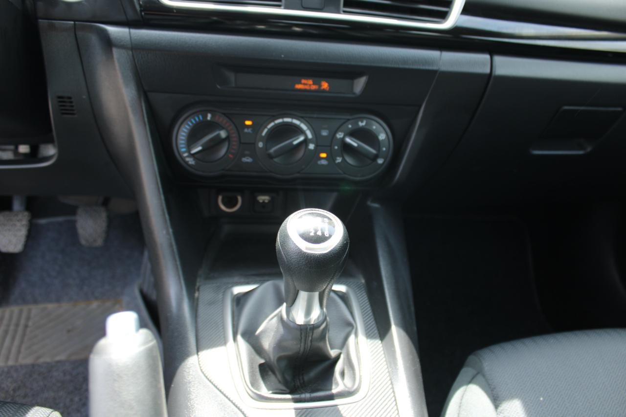Mazda MAZDA3 4dr Sdn Man i SV 2015