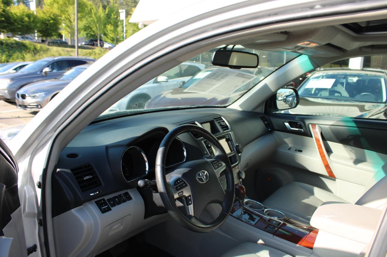 Toyota Highlander FWD 4dr V6 Limited (Natl) 2013