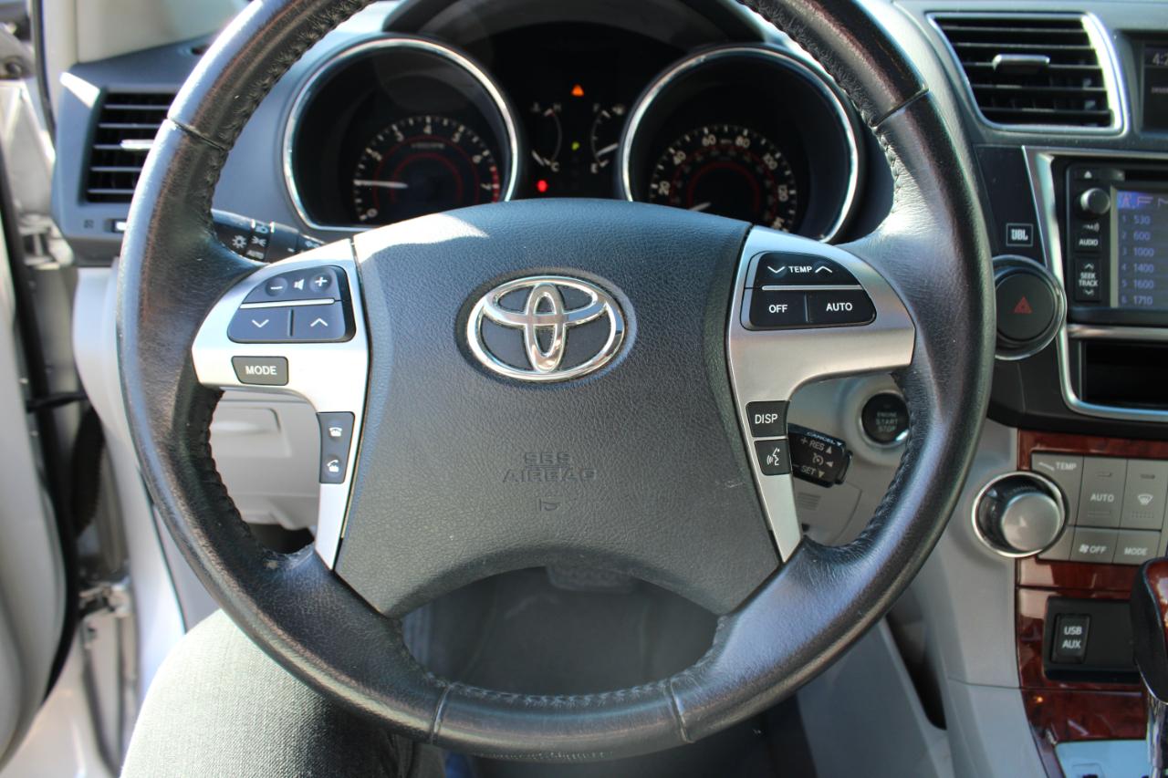 Toyota Highlander FWD 4dr V6 Limited (Natl) 2013