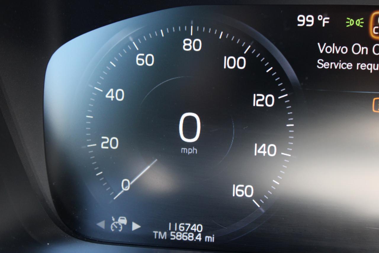 Volvo XC90 T6 AWD 7-Passenger Momentum 2017