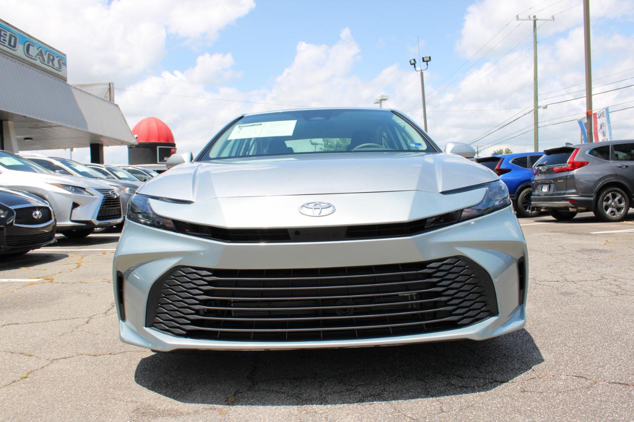 Toyota Camry LE (Natl) 2026