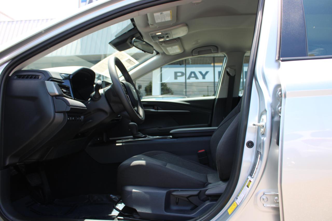 Toyota Camry LE (Natl) 2026