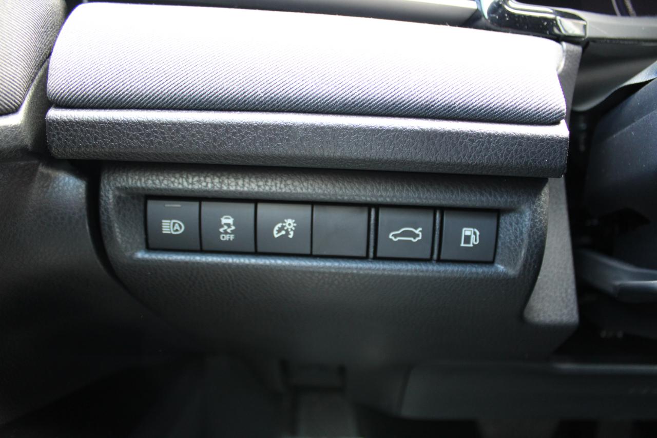 Toyota Camry LE (Natl) 2026