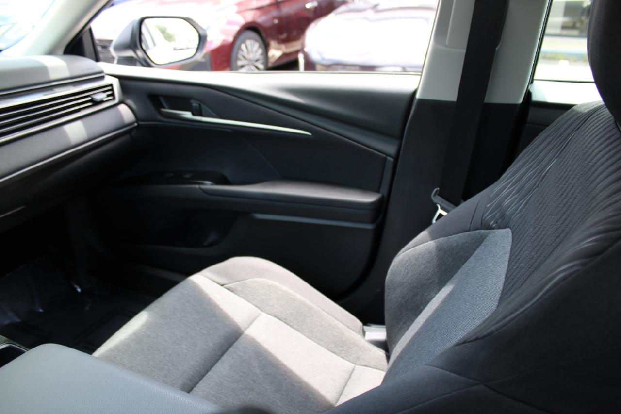 Toyota Camry LE (Natl) 2026