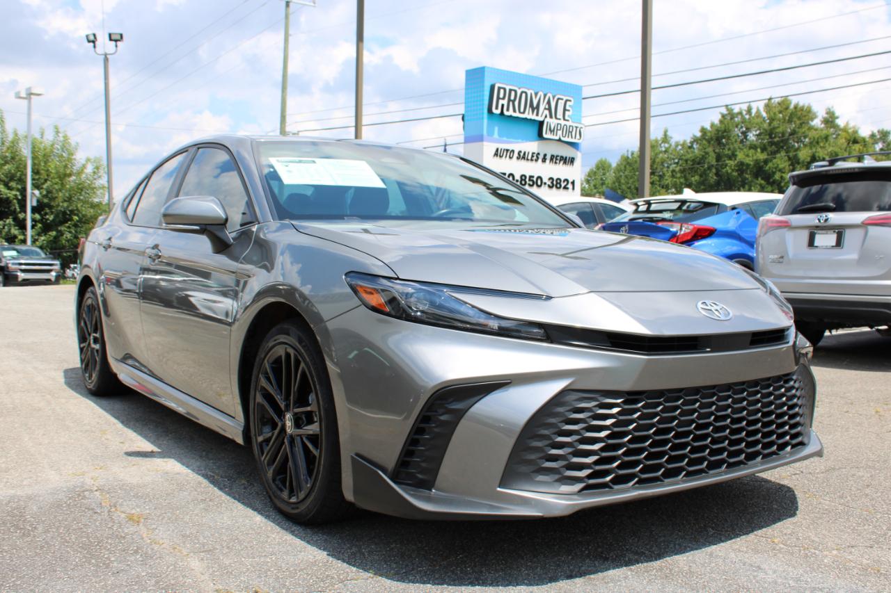Toyota Camry SE (Natl) 2025