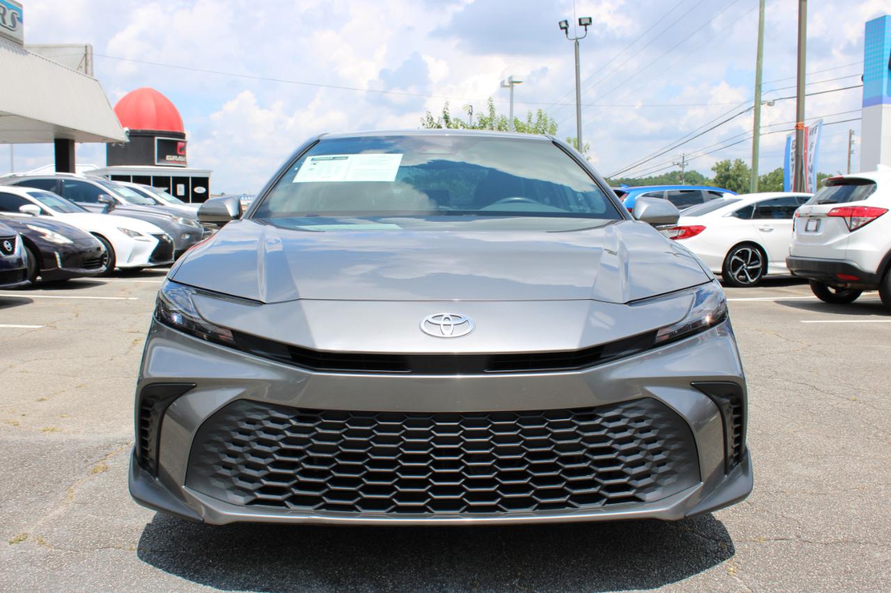Toyota Camry SE (Natl) 2025