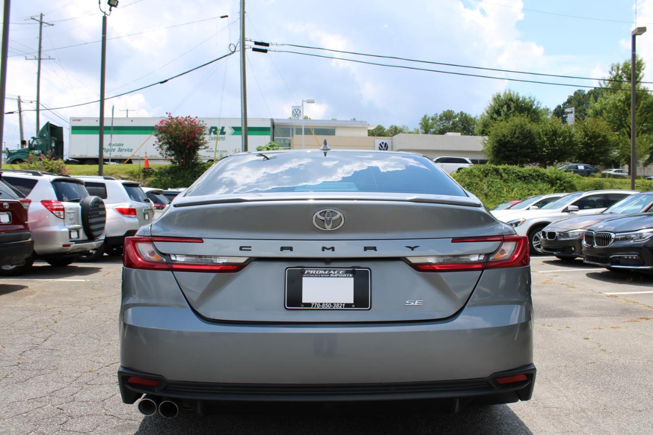 Toyota Camry SE (Natl) 2025