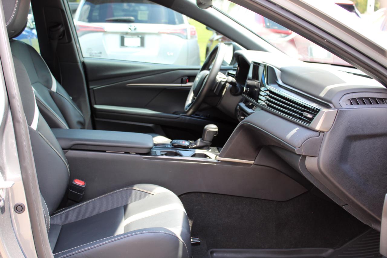 Toyota Camry SE (Natl) 2025