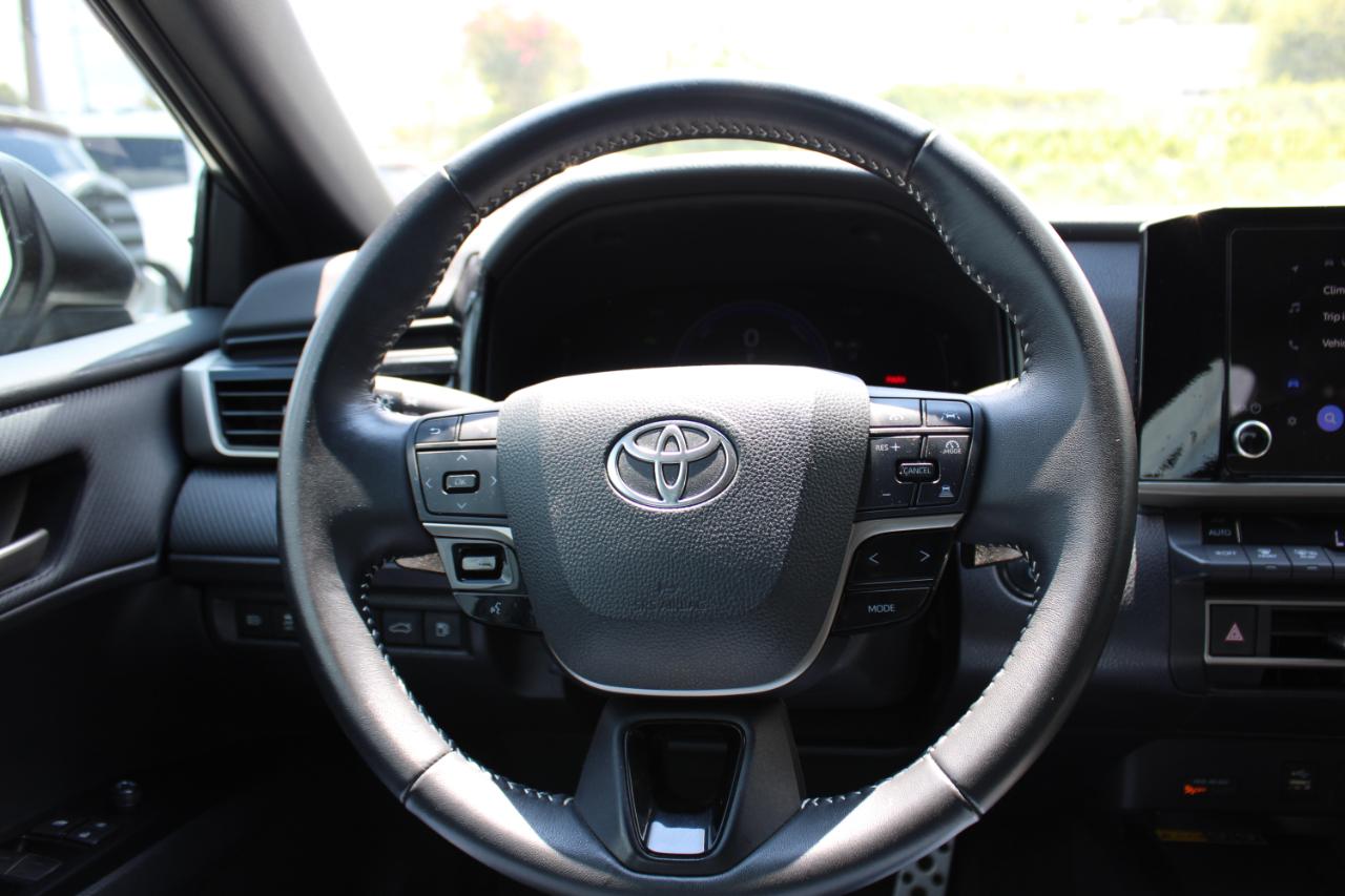 Toyota Camry SE (Natl) 2025