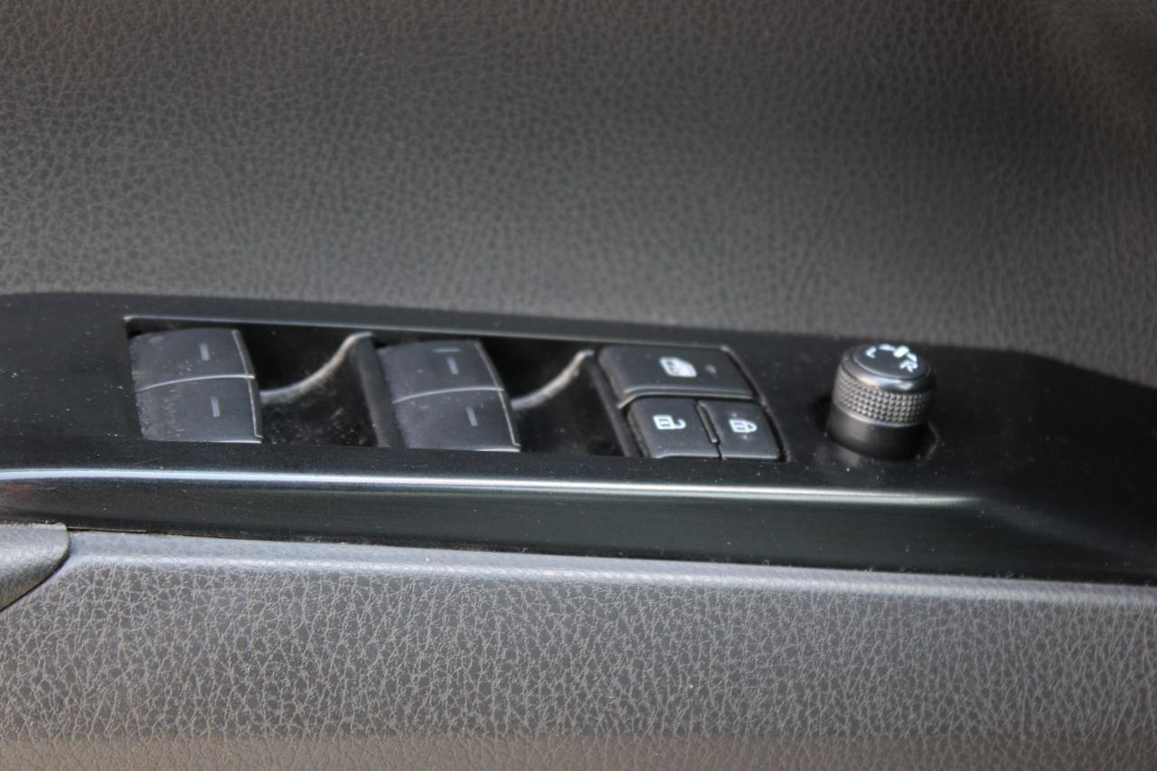 Toyota Camry SE (Natl) 2025
