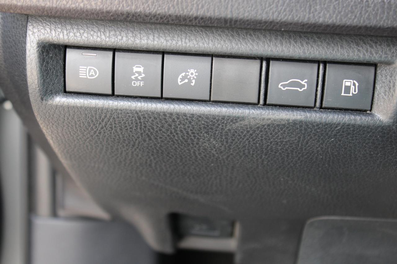 Toyota Camry SE (Natl) 2025