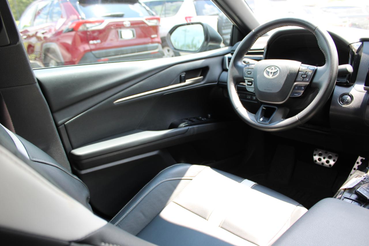 Toyota Camry SE (Natl) 2025