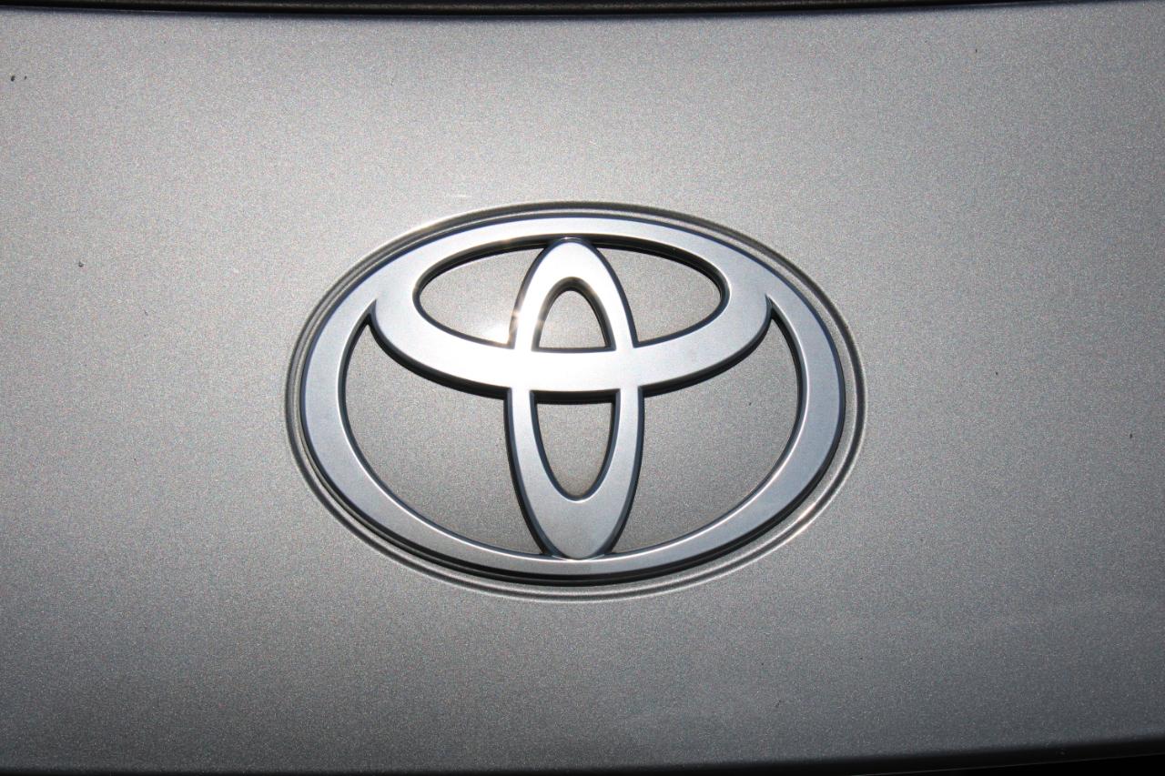 Toyota Camry SE (Natl) 2025