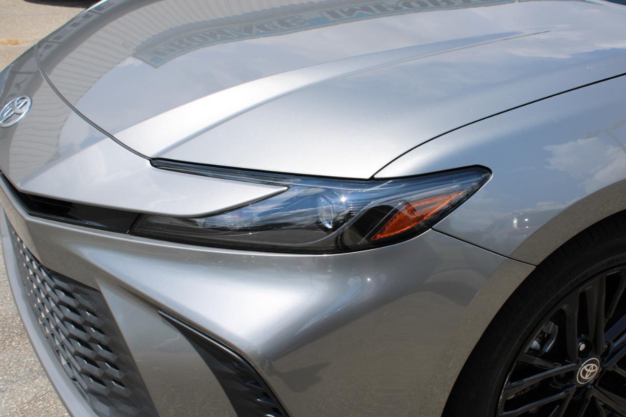 Toyota Camry SE (Natl) 2025