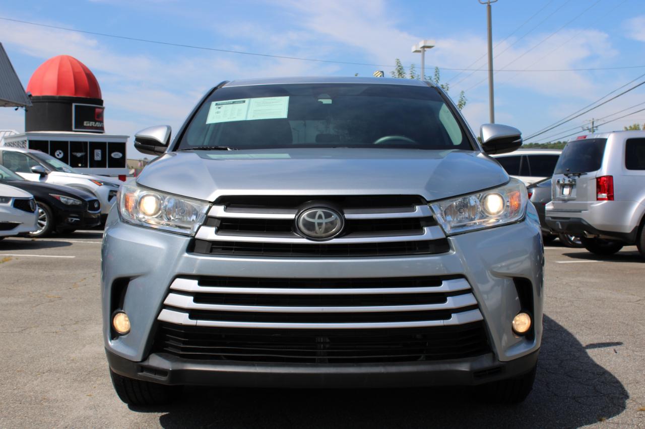 Toyota Highlander LE V6 FWD (Natl) 2019