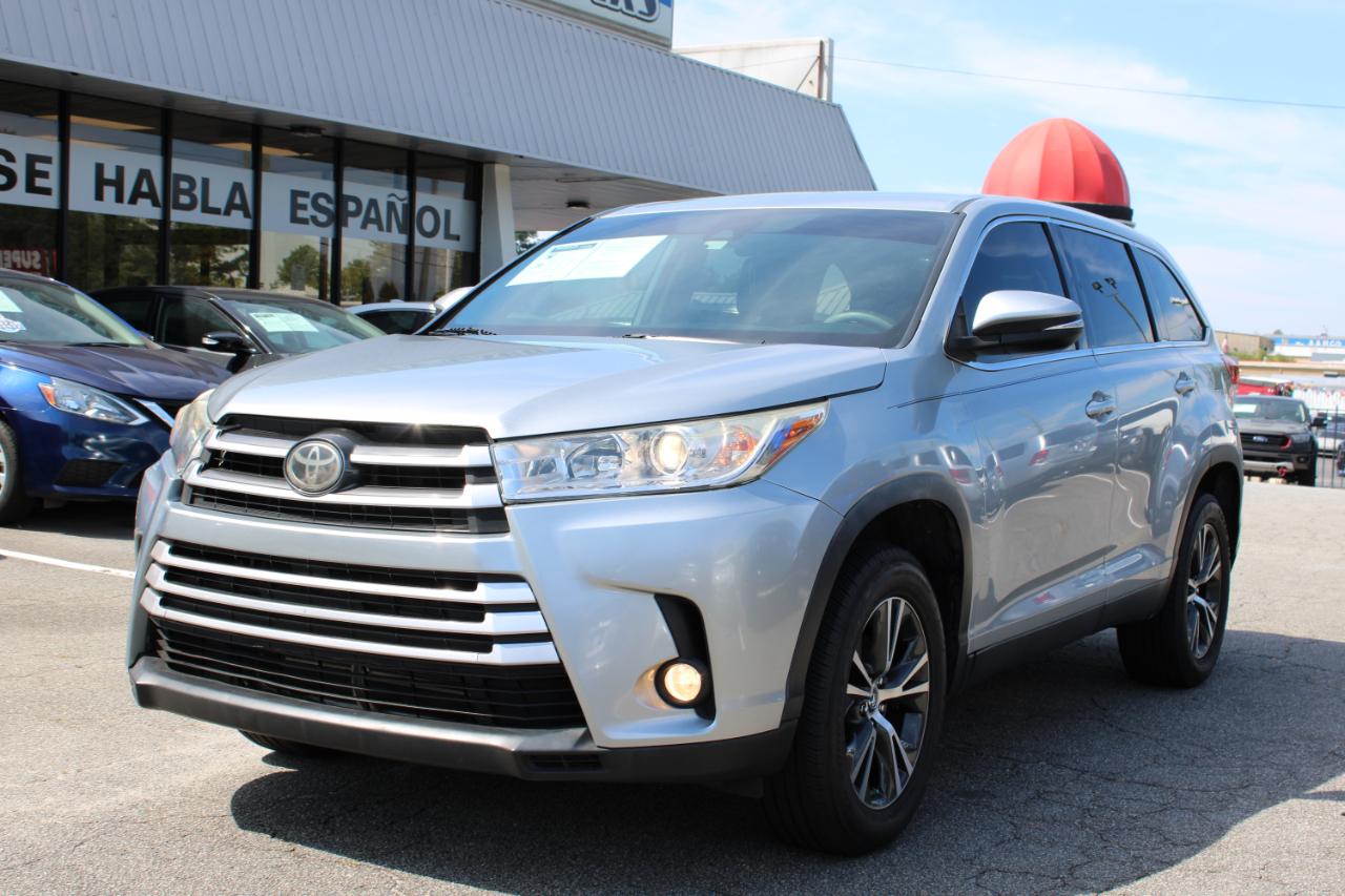 Toyota Highlander LE V6 FWD (Natl) 2019