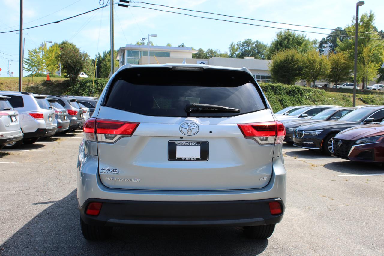 Toyota Highlander LE V6 FWD (Natl) 2019