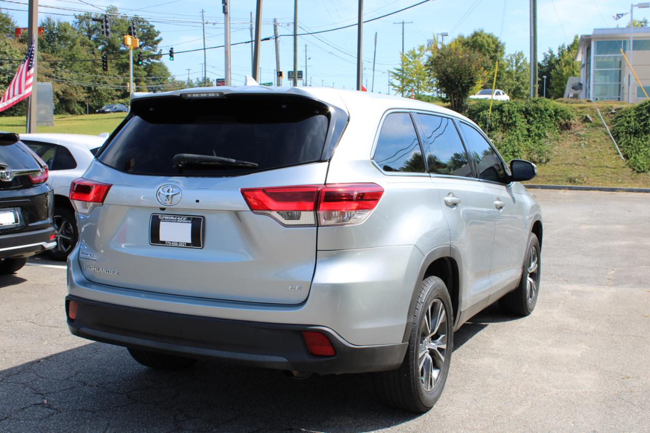 Toyota Highlander LE V6 FWD (Natl) 2019