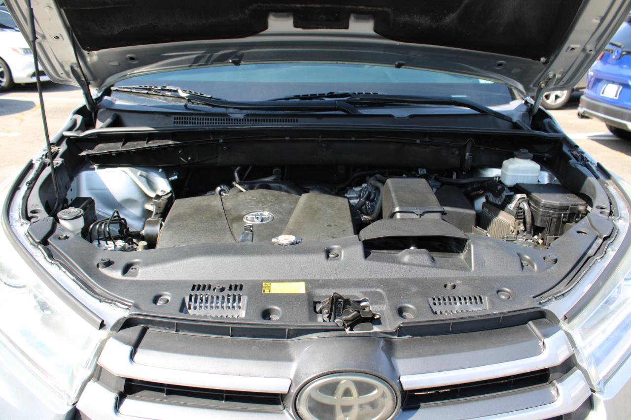 Toyota Highlander LE V6 FWD (Natl) 2019