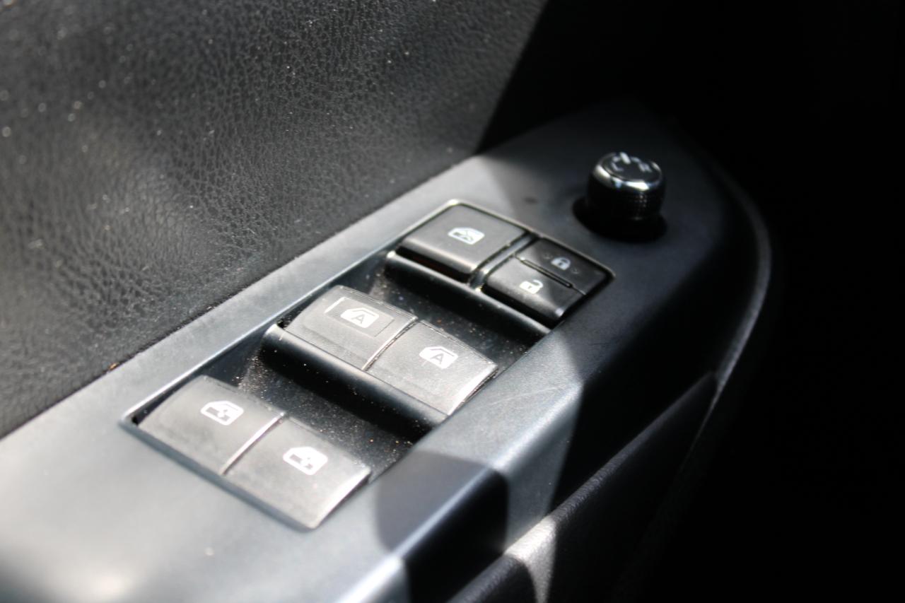 Toyota Highlander LE V6 FWD (Natl) 2019