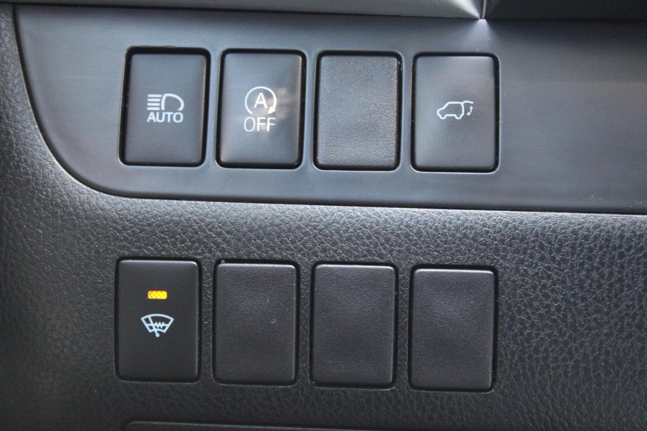 Toyota Highlander LE V6 FWD (Natl) 2019