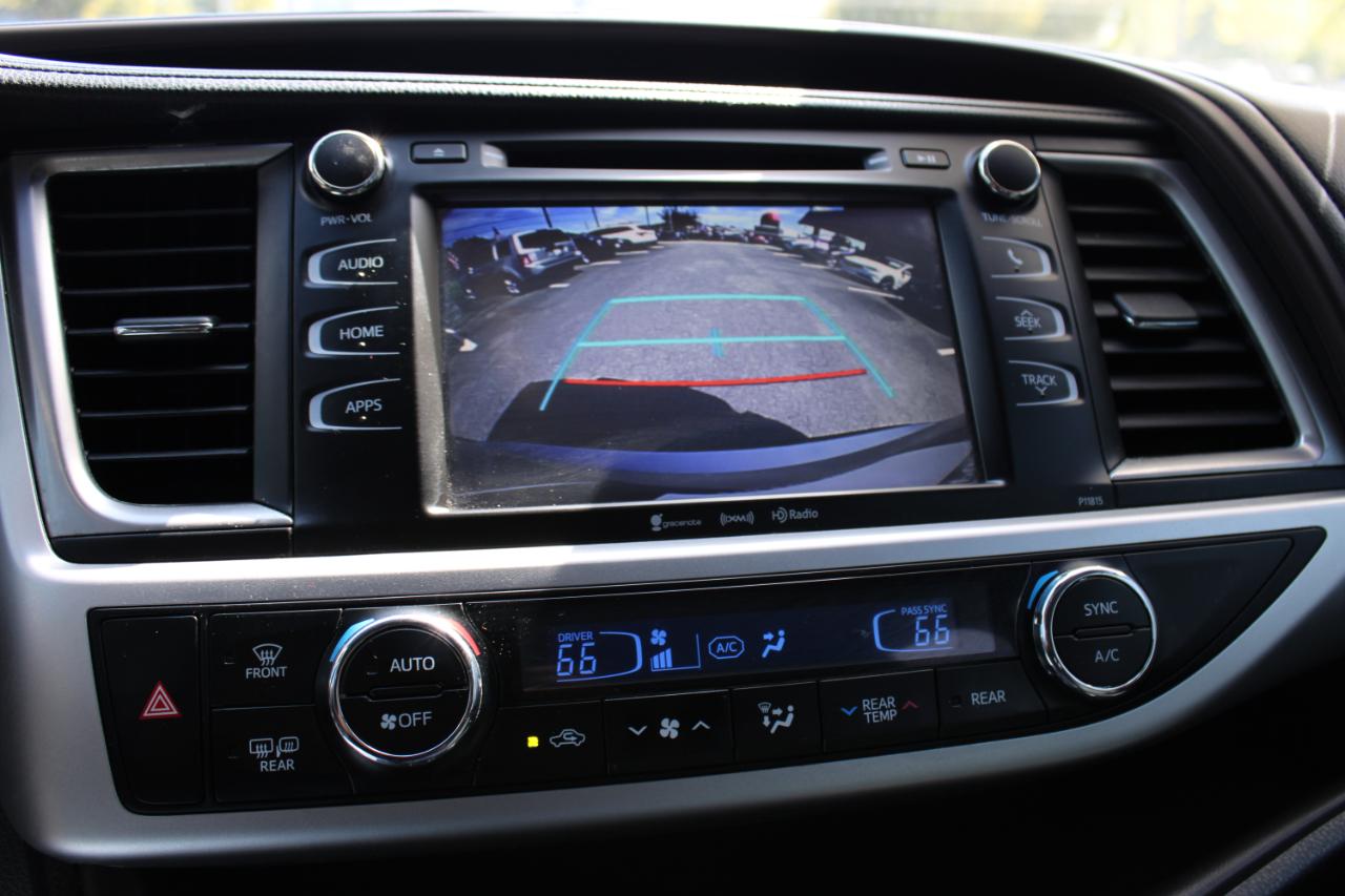 Toyota Highlander LE V6 FWD (Natl) 2019